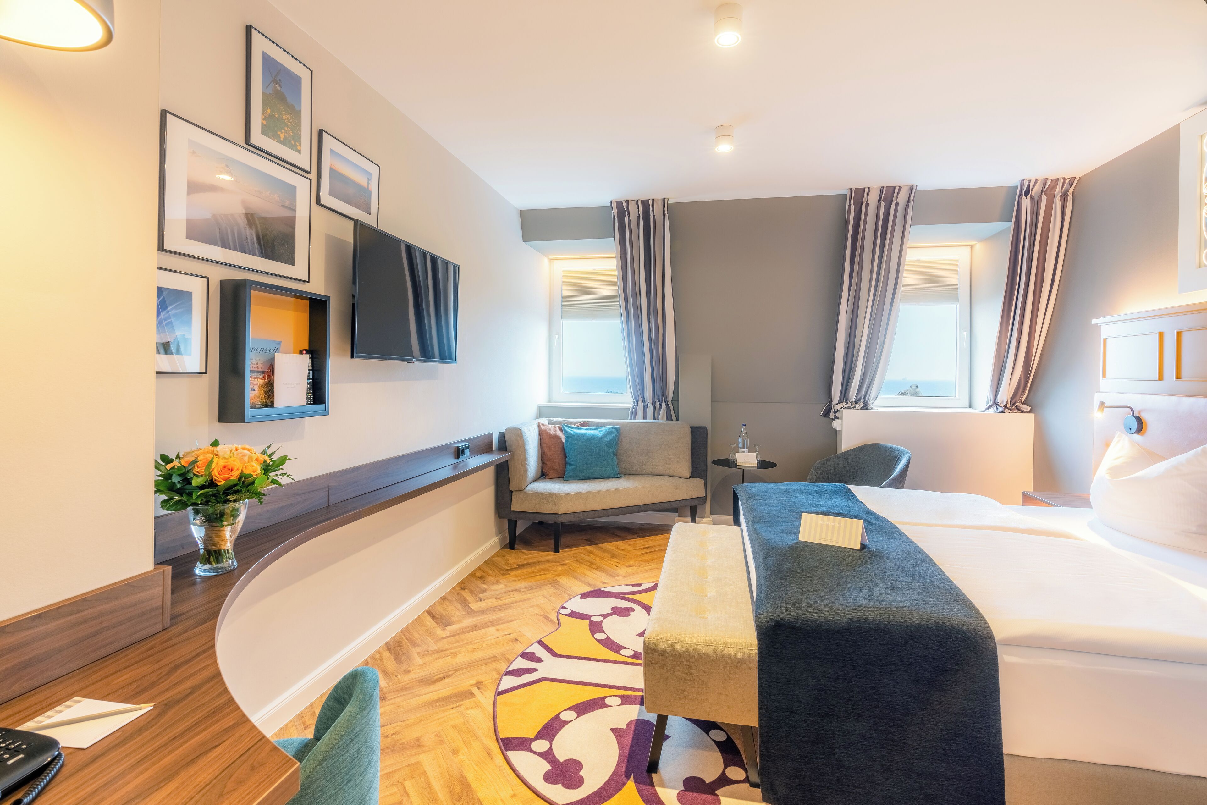 double room, sea view | 1 bedroom, in-room safe, desk, laptop workspace