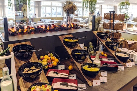 Free daily buffet breakfast