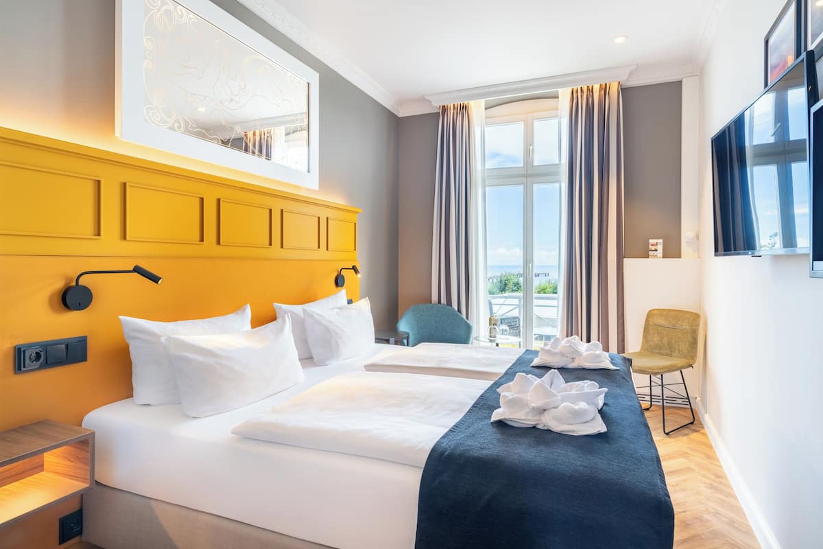 Double Room, Balcony, Sea View | In-room safe, desk, laptop workspace, blackout drapes
