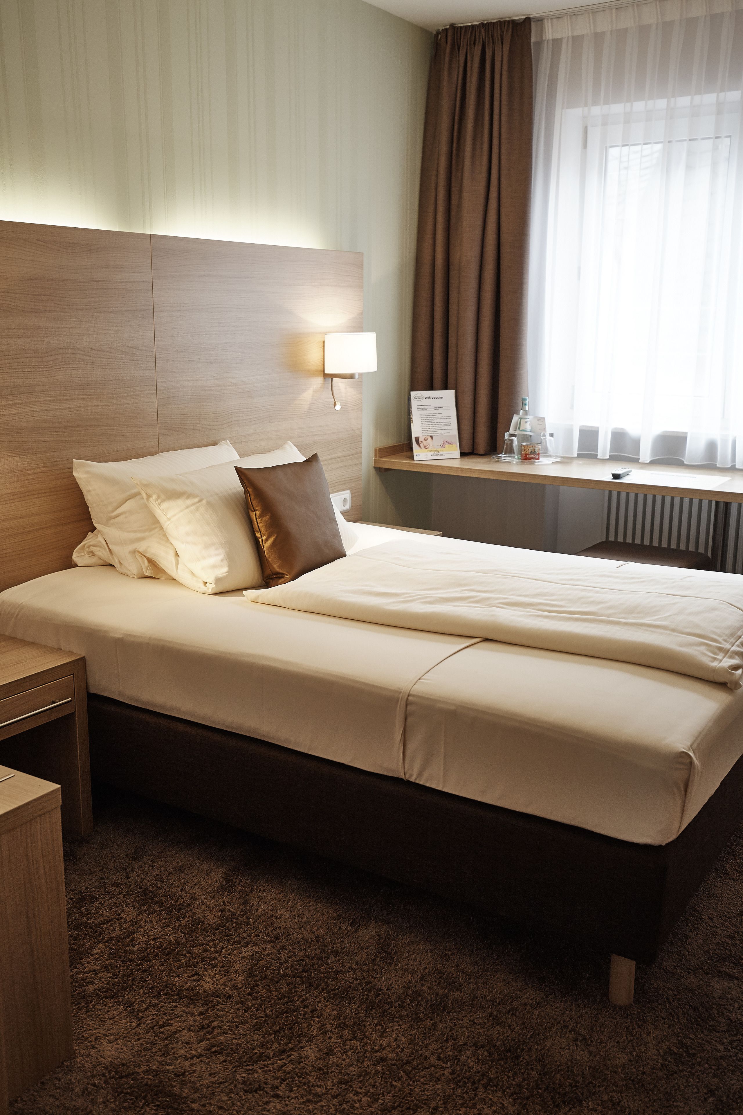 standard single room, 1 single bed | hypo-allergenic bedding, minibar, in-room safe, desk