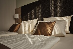 Standard Single Room, 1 Twin Bed | Hypo-allergenic bedding, minibar, in-room safe, desk