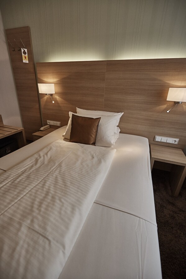 Standard Single Room, 1 Single Bed | Hypo-allergenic bedding, minibar, in-room safe, desk