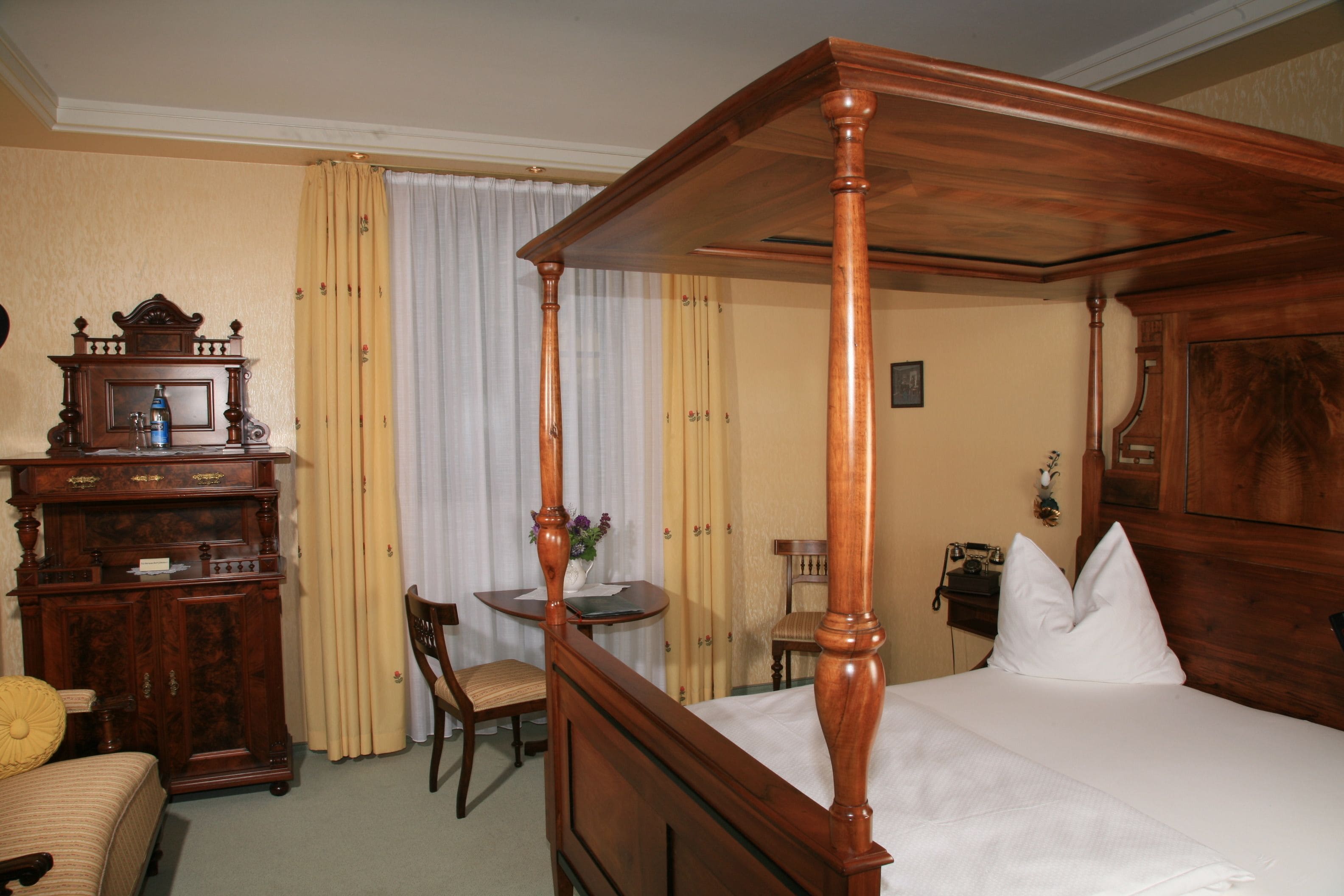 "biedermeier" room | in-room safe, individually decorated, individually furnished, desk