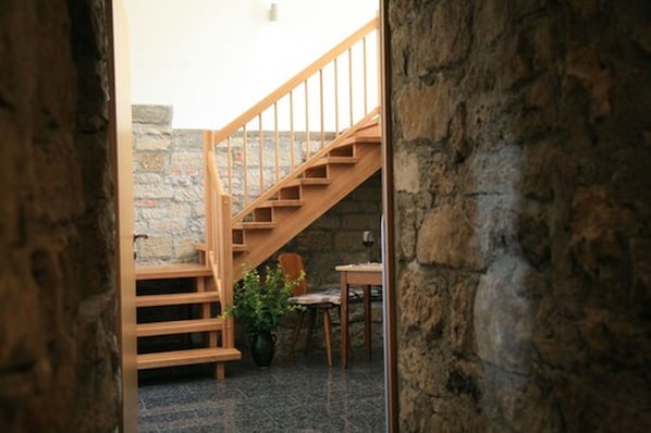 S'hi serveixen esmorzars, dinars, sopars i plats de cuina regional