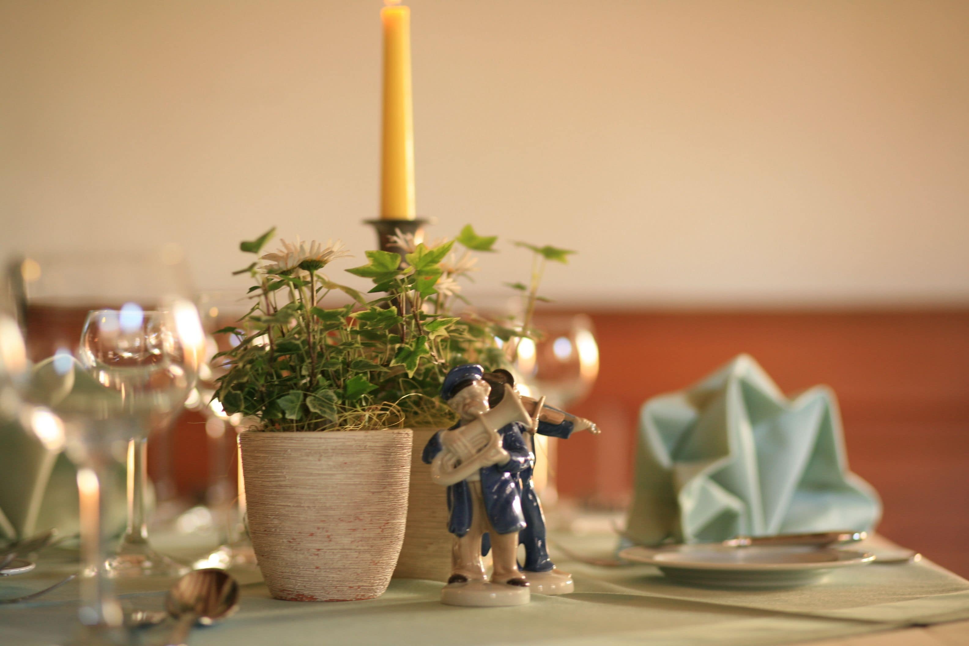 breakfast, lunch, dinner served; regional cuisine