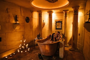 Sauna, höyrysauna, vartalohoitoja, hydroterapiaa, aromaterapiaa