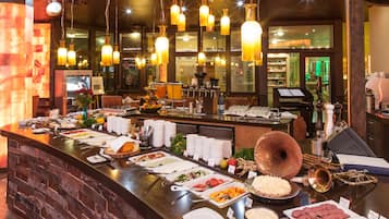 Daily buffet breakfast for a fee