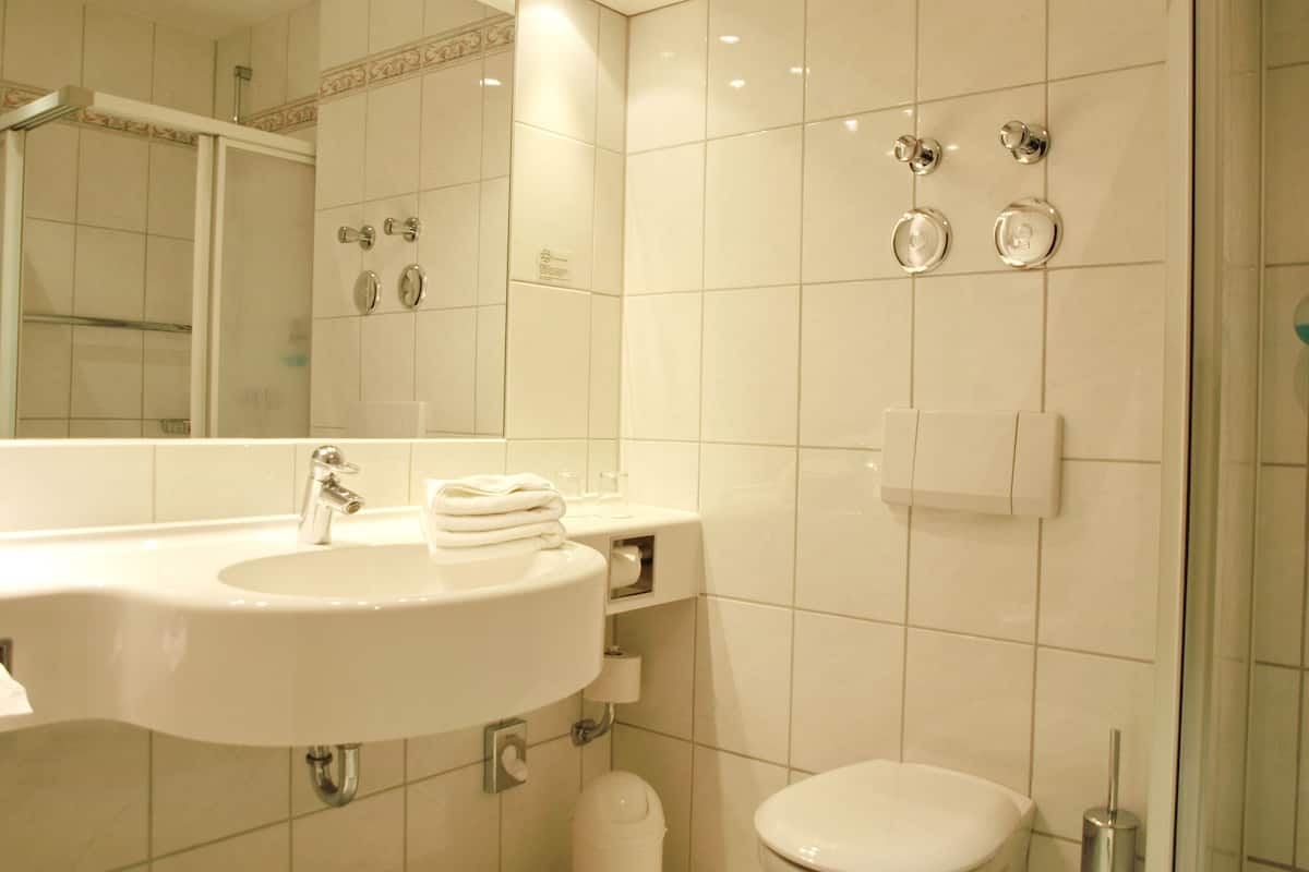 double room, balcony | bathroom | free toiletries, hair dryer, bathrobes, slippers