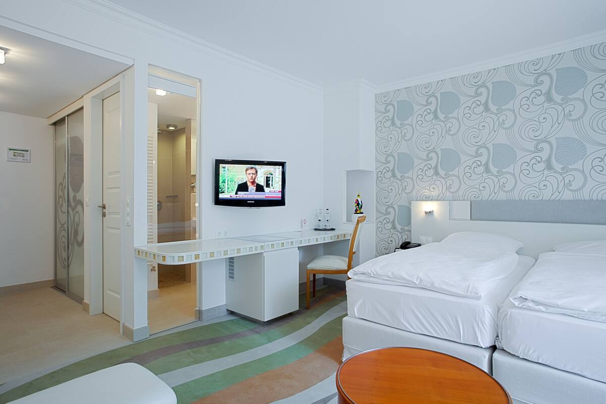 double room | premium bedding, minibar, in-room safe, desk