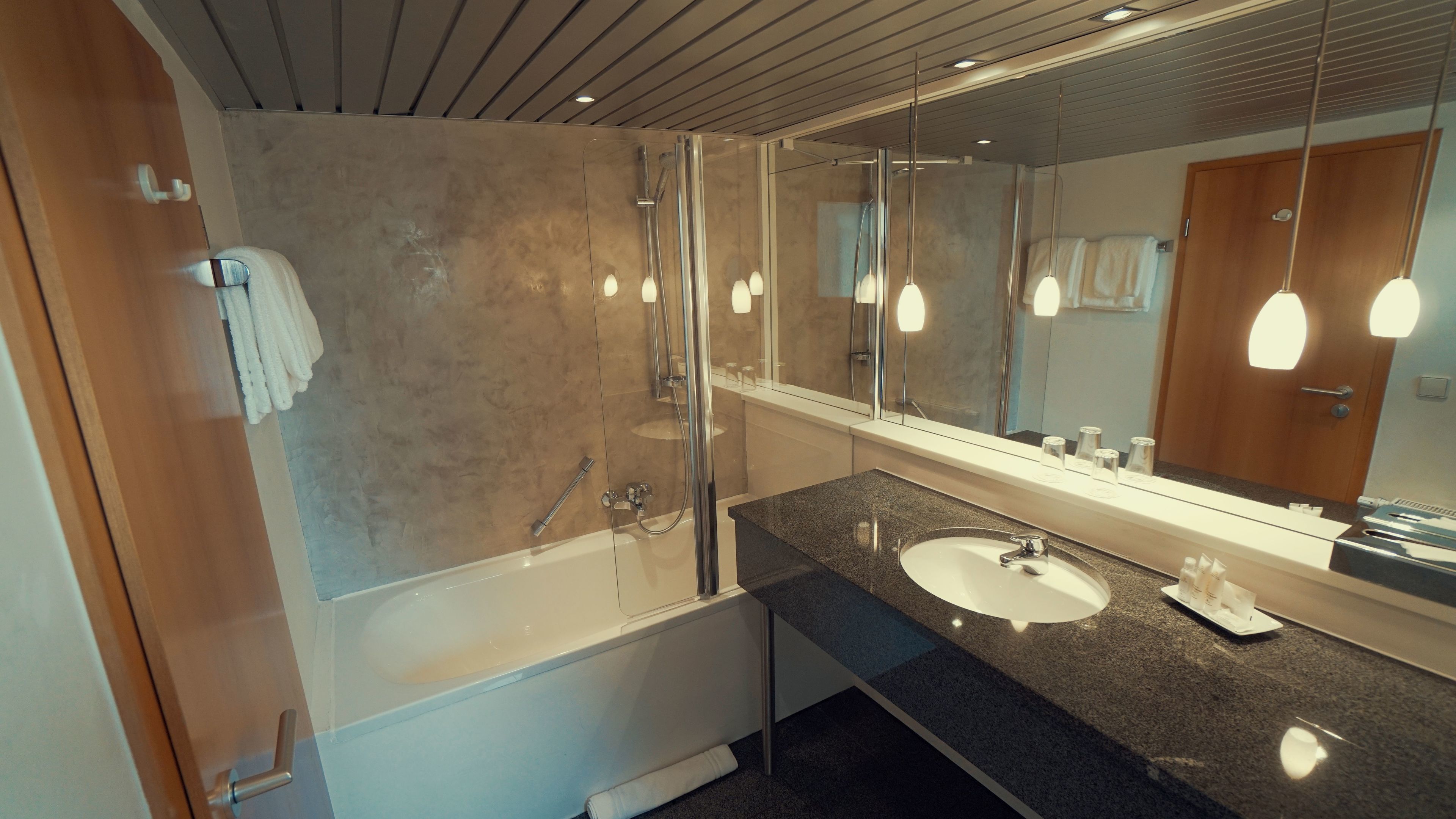 deep-soaking bathtub