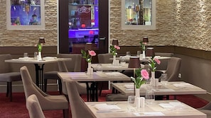 Breakfast, lunch, dinner served; Regional cuisine, al fresco dining