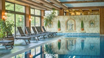 Indoor pool, sun loungers