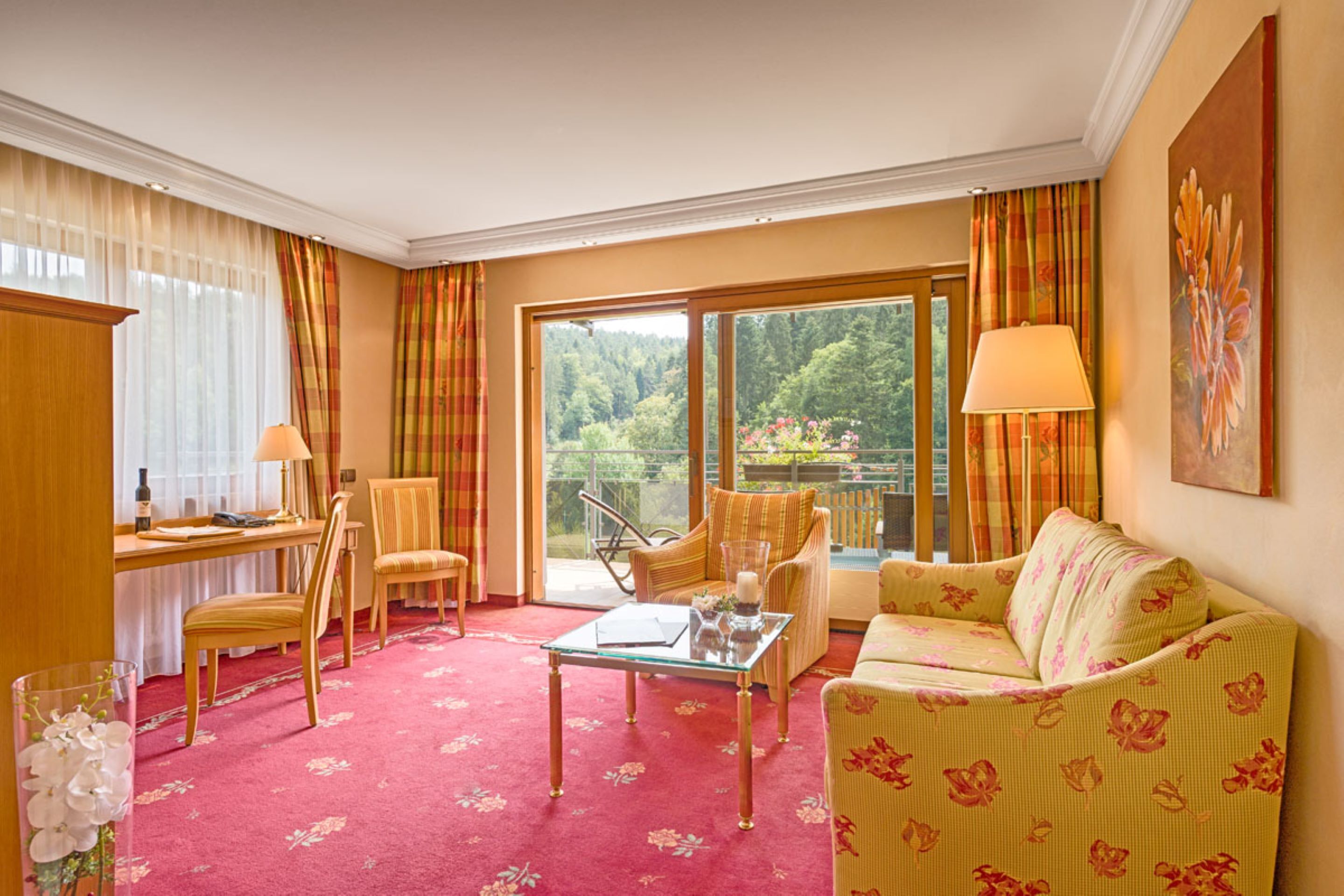 junior suite | living area | tv