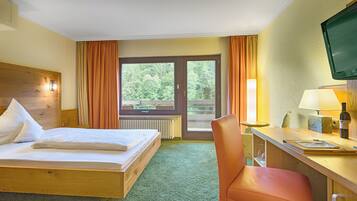 Hypo-allergenic bedding, minibar, in-room safe, individually decorated