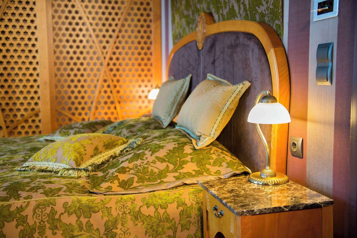 Suite Superior, Beberapa Tempat Tidur, teras (Living Room) | Seprai antialergi, meja kerja, dan tempat tidur lipat/tambahan
