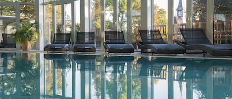 Indoor pool, pool loungers