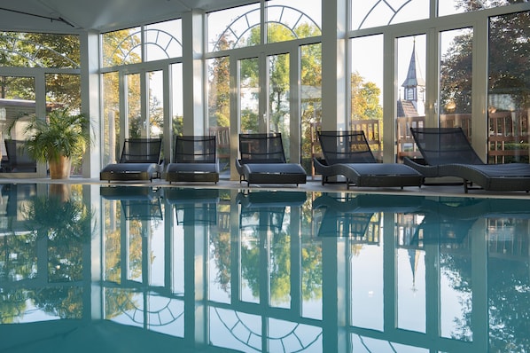 Indoor pool, pool loungers