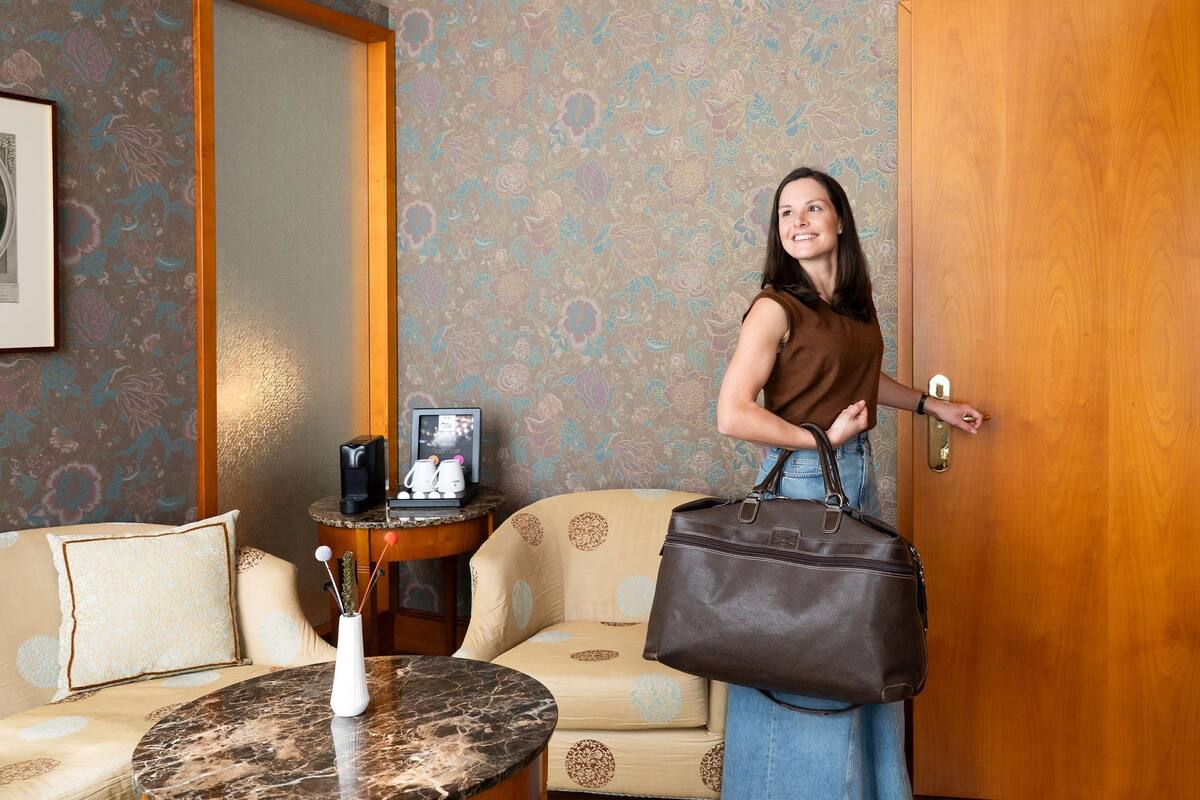 Classic Suite, 1 Double Bed (Living Room) | Hypo-allergenic bedding, desk, rollaway beds, free WiFi