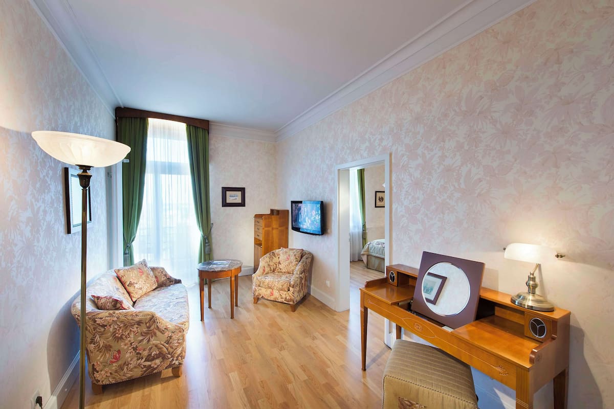Suite, 1 Tempat Tidur Double (Converts to 2 Twin Beds;Living Room) | Fasilitas kamar