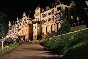 Façade de l’hébergement - soirée/nuit