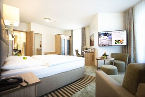 1 bedroom, hypo-allergenic bedding, minibar, in-room safe