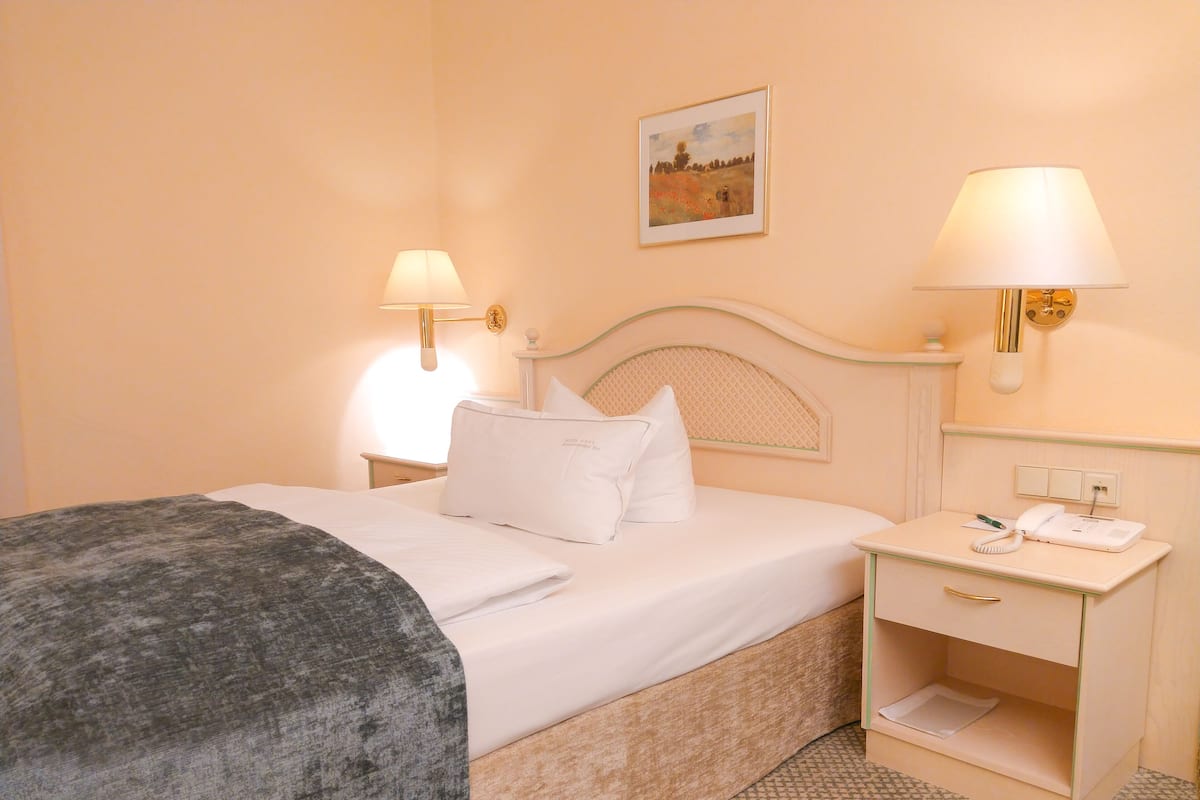 Deluxe Single Room | 1 bedroom, hypo-allergenic bedding, down comforters, Select Comfort beds