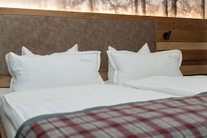 Suite, 1 habitación, para no fumadores | Ropa de cama hipoalergénica, edredón, camas Select Comfort y minibar