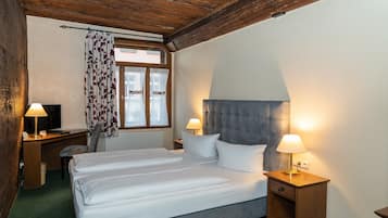 Habitación doble superior | Ropa de cama de alta calidad, colchones con acolchado adicional, minibar