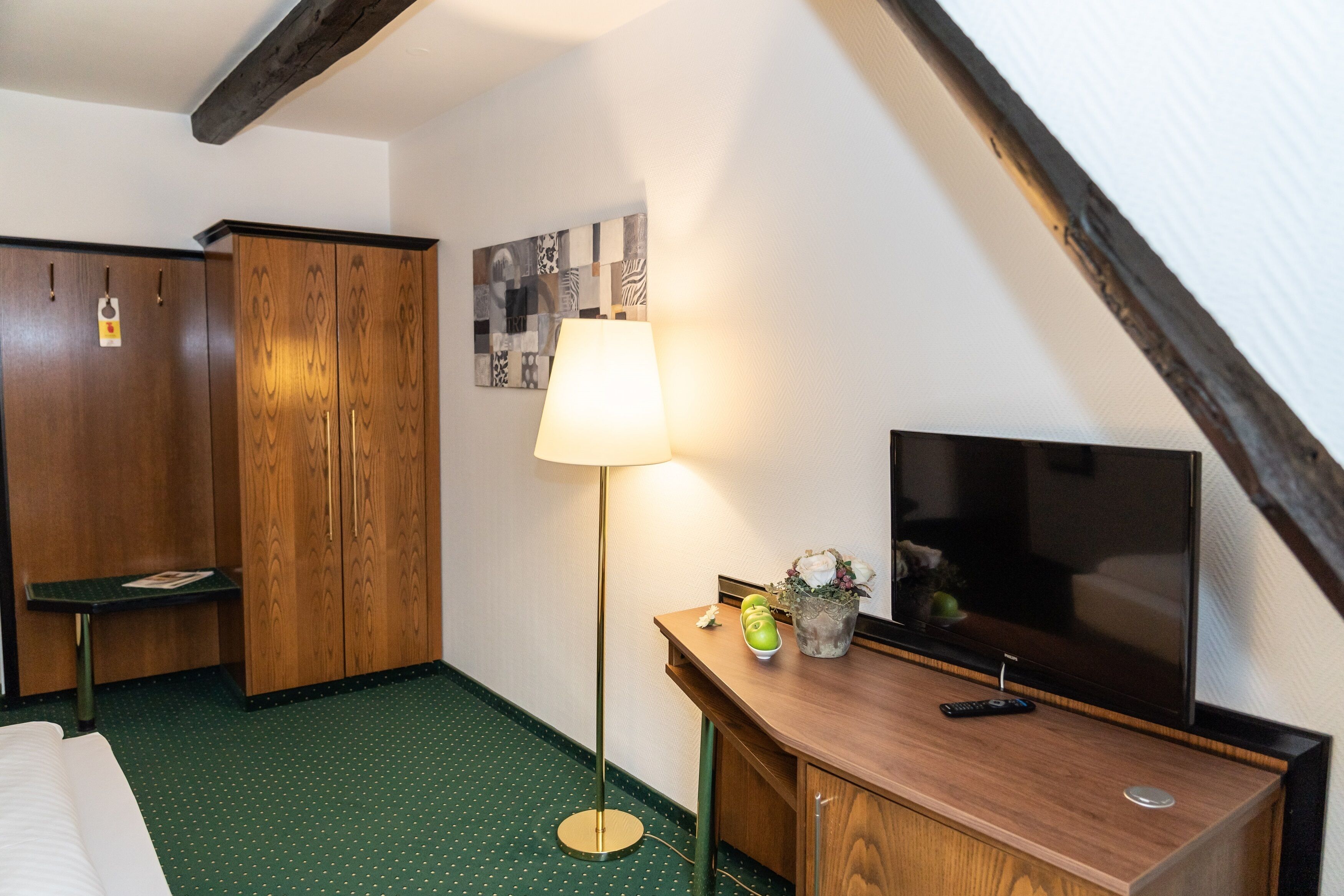 standard single room | room amenity