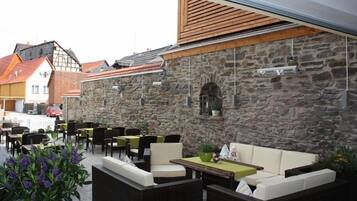 Lunch, dinner served; local cuisine, alfresco dining