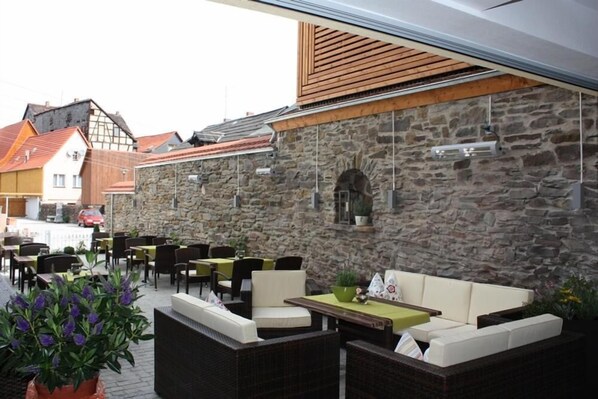 Lunch, dinner served; local cuisine, alfresco dining  - Ringhotel Schlossberg Neustadt (Neustadt)