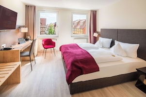 Classic-Zimmer, 1 Doppelbett | Allergikerbettwaren, Zimmersafe, schallisolierte Zimmer, Zustellbetten