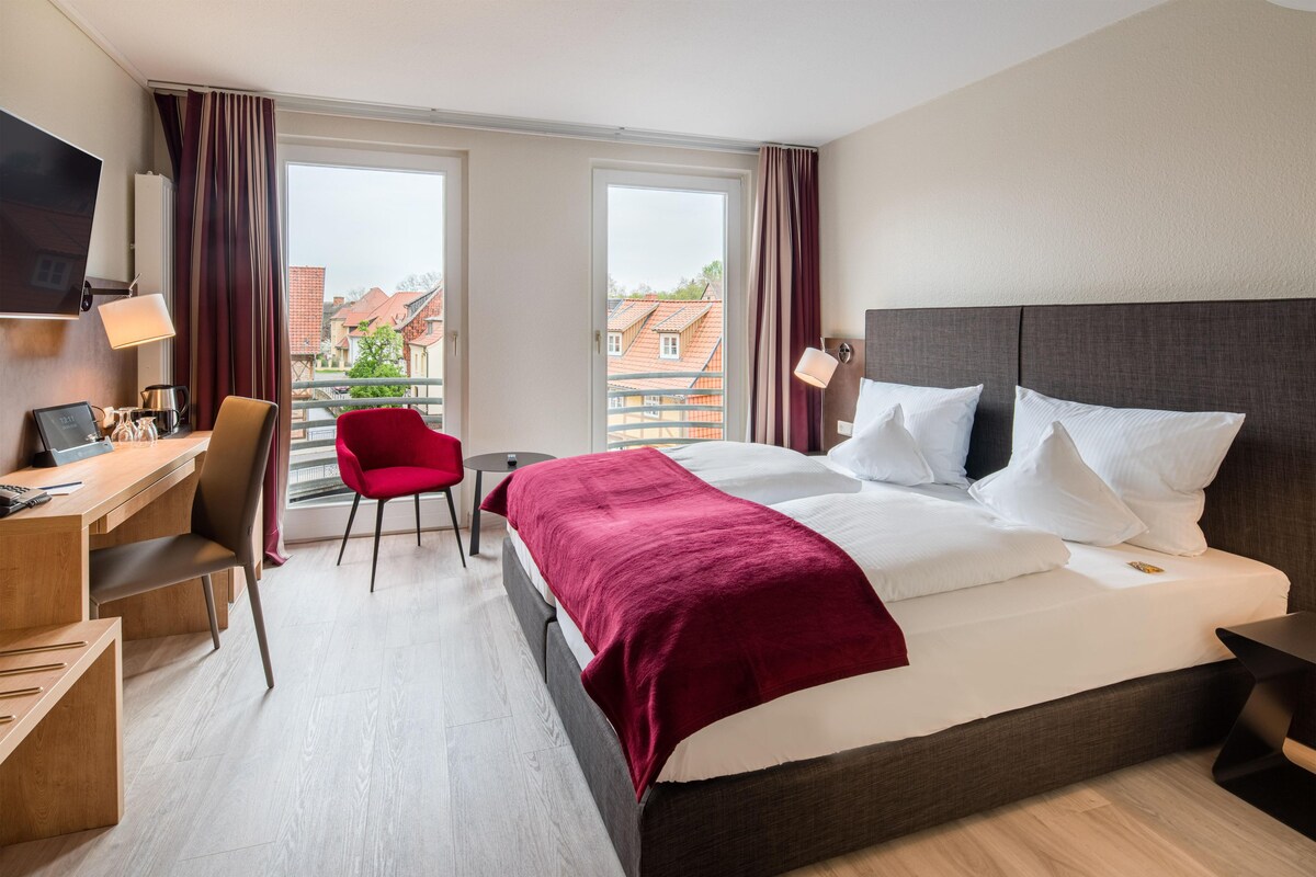 Classic Room, 1 Double Bed | Hypo-allergenic bedding, in-room safe, soundproofing, rollaway beds