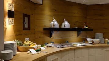 Free daily buffet breakfast