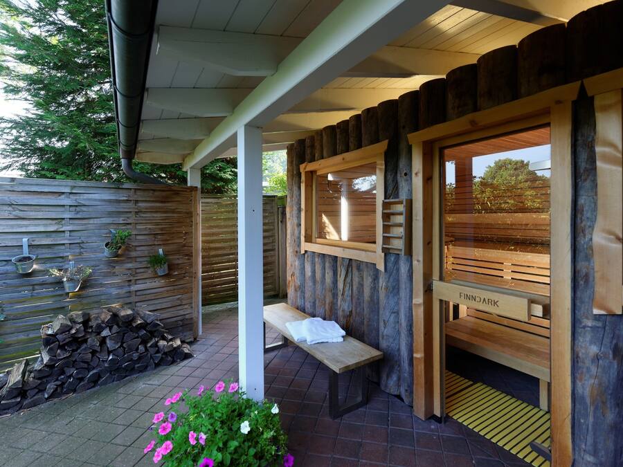 Sauna, body treatments, body wraps, body scrubs, facials