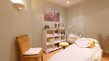 Sauna, soins corporels, enveloppements corporels, gommages corporels