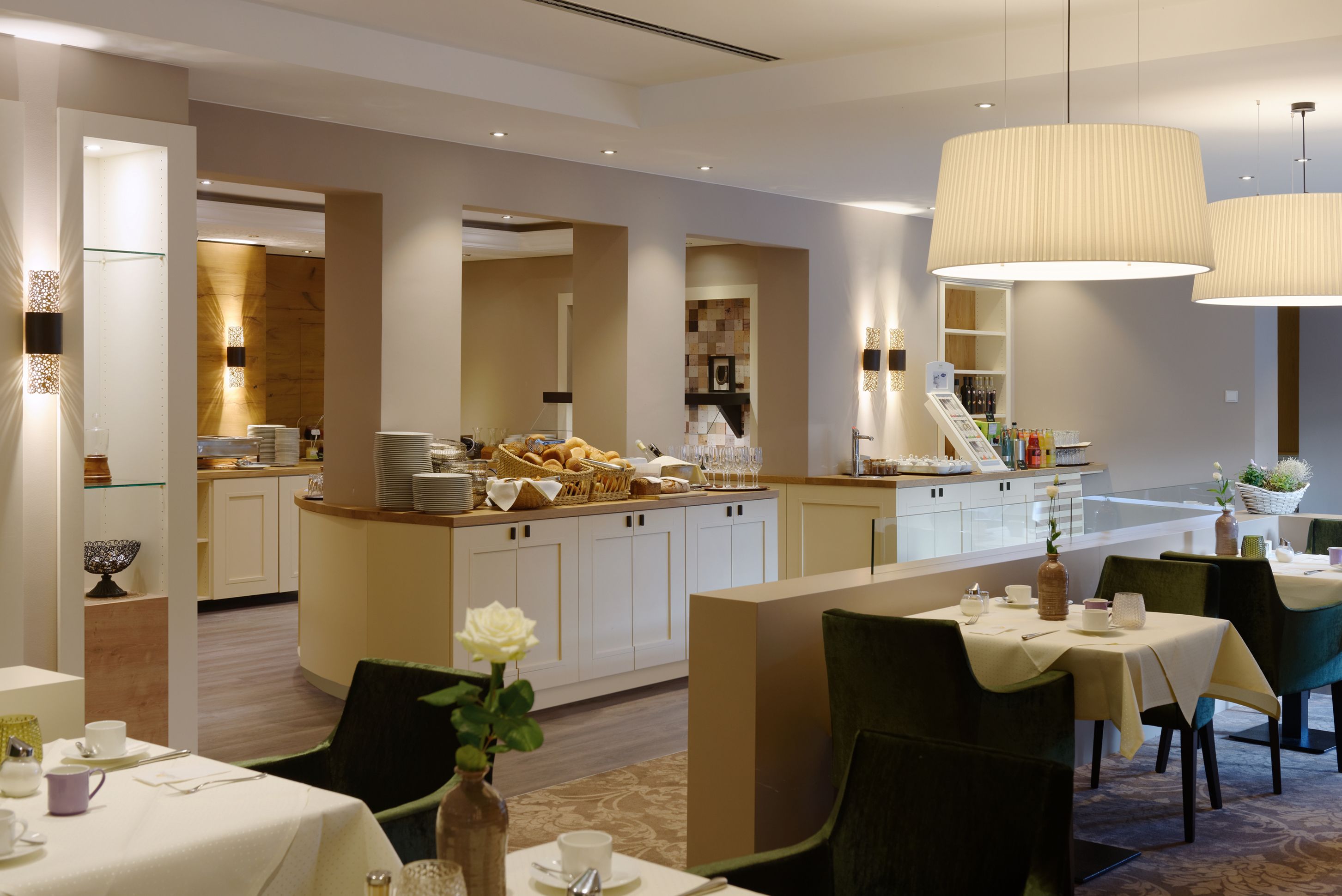 朝食 (ビュッフェ)、毎日提供 (無料)