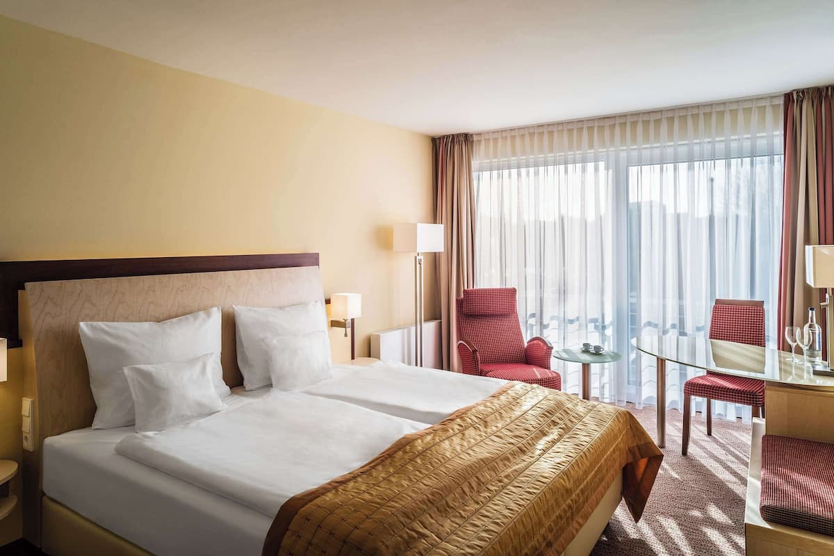 superior room, 1 double bed | in-room safe, blackout curtains, soundproofing, iron/ironing board