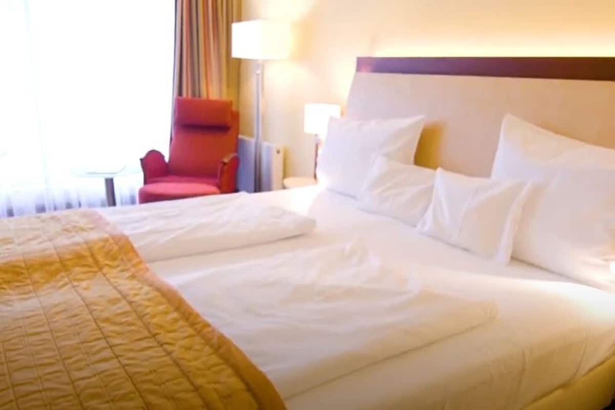 superior room, 1 double bed | in-room safe, blackout curtains, soundproofing, iron/ironing board