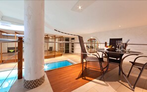 Piscine intérieure