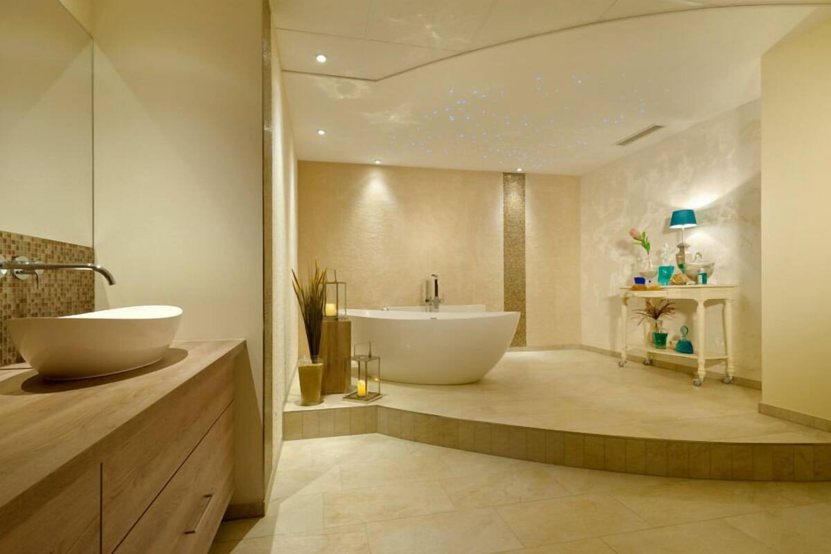 sauna, hot tub, body treatments, body scrubs, facials