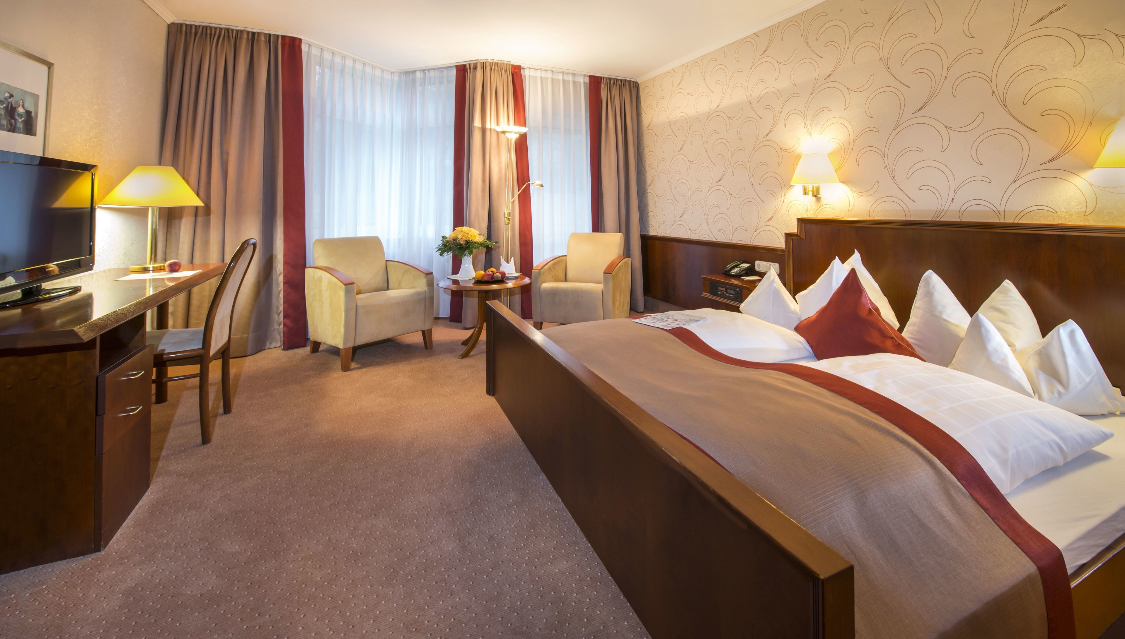 Minibar, caja de seguridad en la habitación y cortinas blackout 