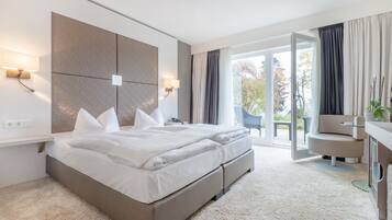 1 bedroom, in-room safe, desk, blackout drapes