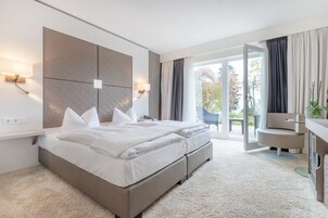 1 quarto, cofres nos quartos, escrivaninha, cortinas blackout