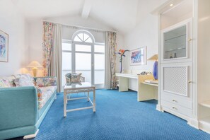 Standard Suite | 1 bedroom, in-room safe, desk, blackout drapes