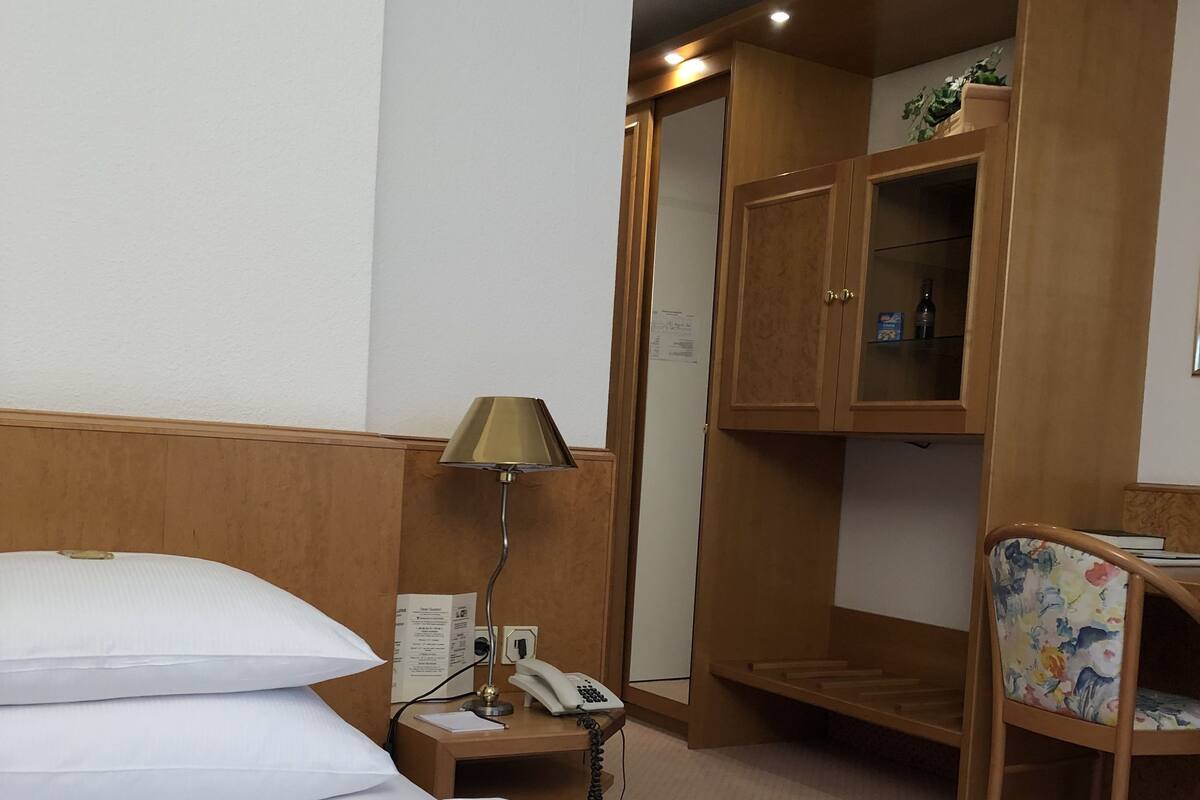 Economy Single Room, 1 Twin Bed | 1 bedroom, in-room safe, desk, blackout drapes