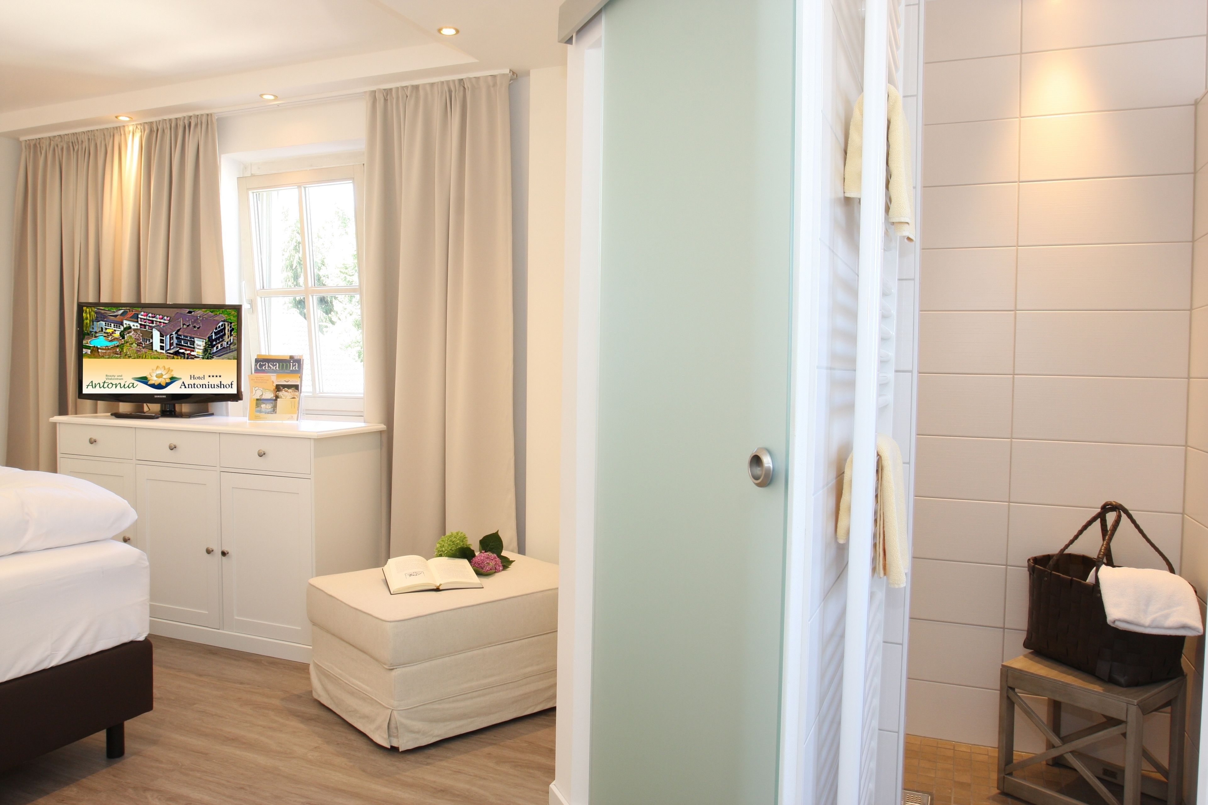 superior double room, 1 king bed, non smoking | 1 bedroom, premium bedding, down duvets, minibar