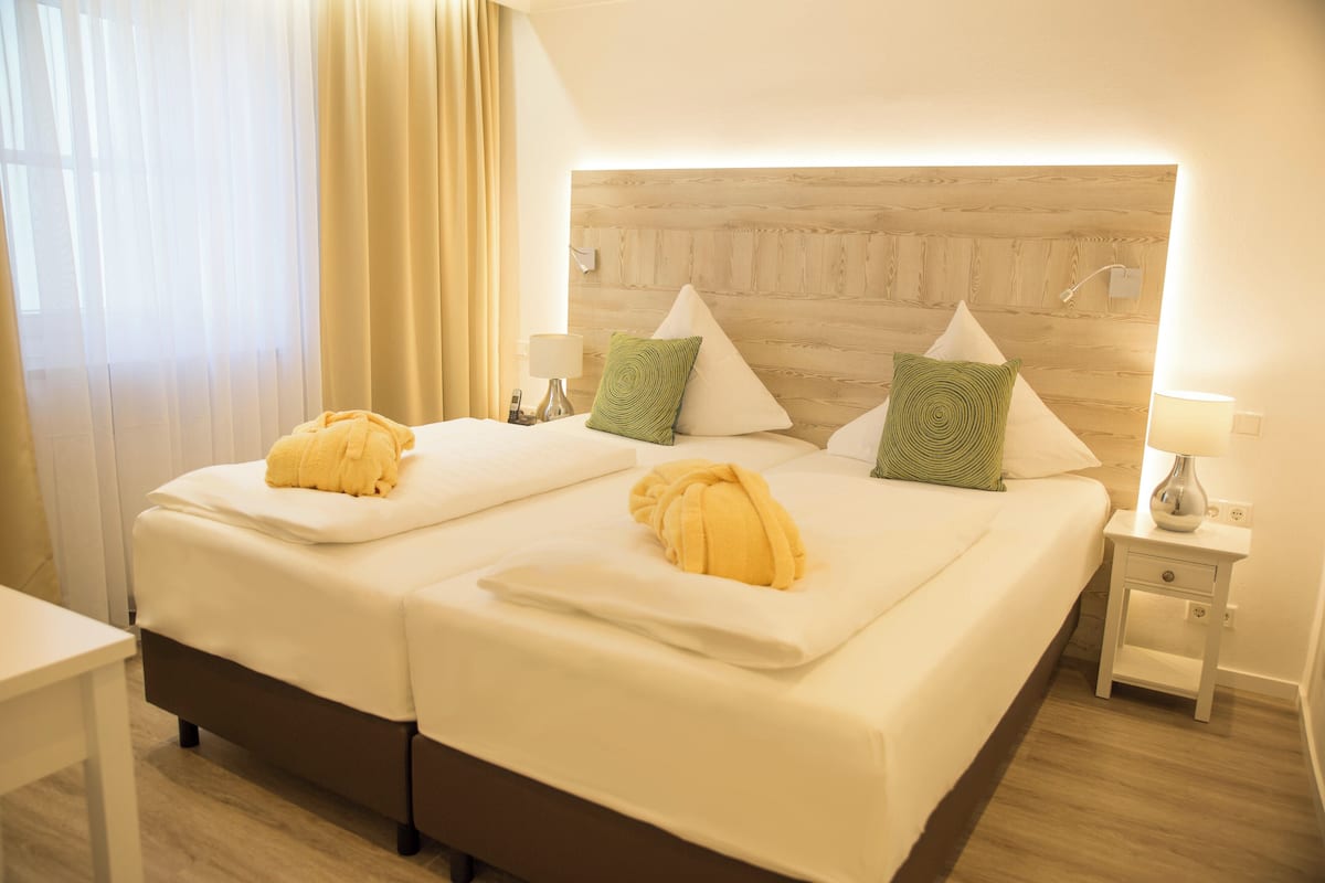 1 bedroom, premium bedding, down duvets, minibar