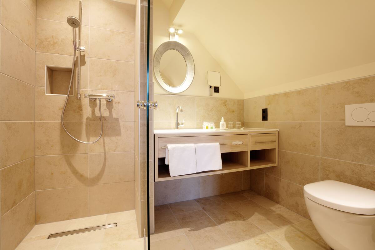 comfort double or twin room, balcony | bathroom | free toiletries, hair dryer, towels