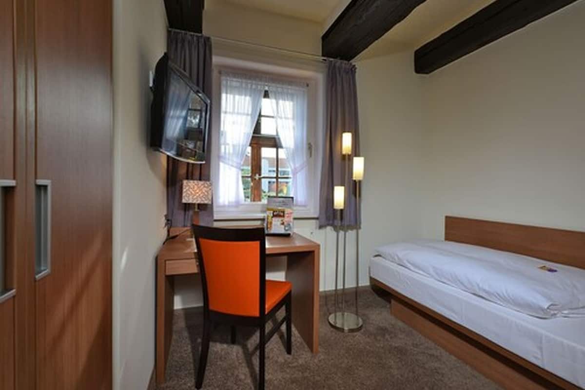 Standard Single Room, 1 Single Bed, Private Bathroom | Premium bedding, desk, iron/ironing board, free WiFi